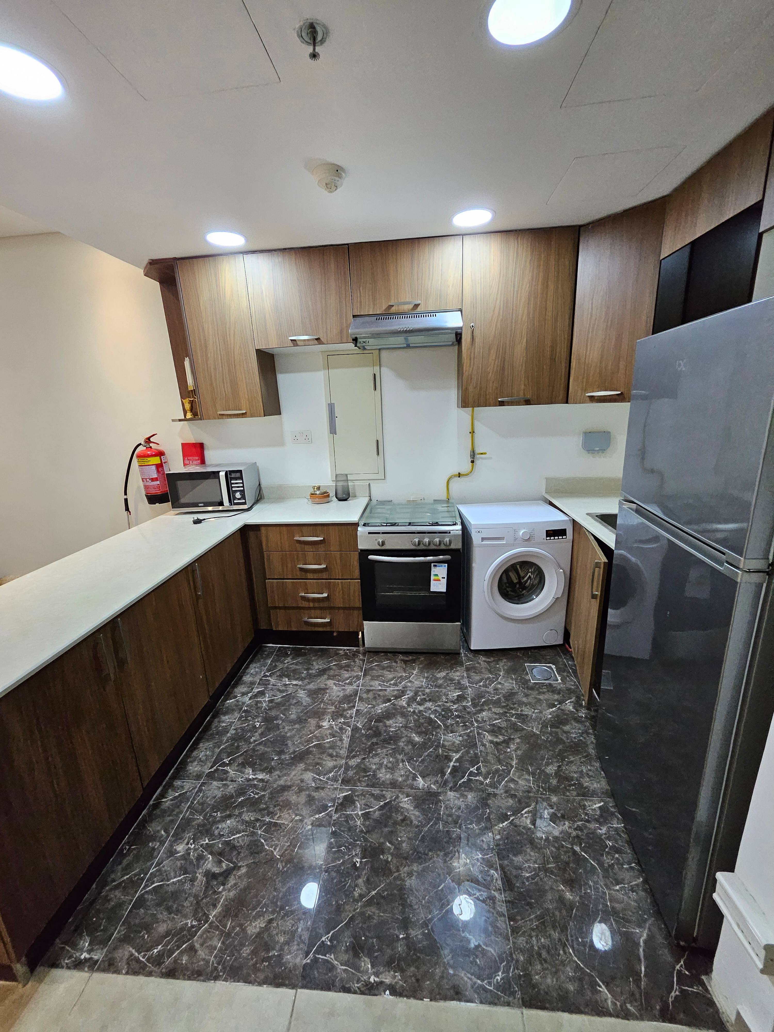 BEST DEAL 2 BEDROOM BIG LAYOUT WITH BALCONY thumbnail 4
