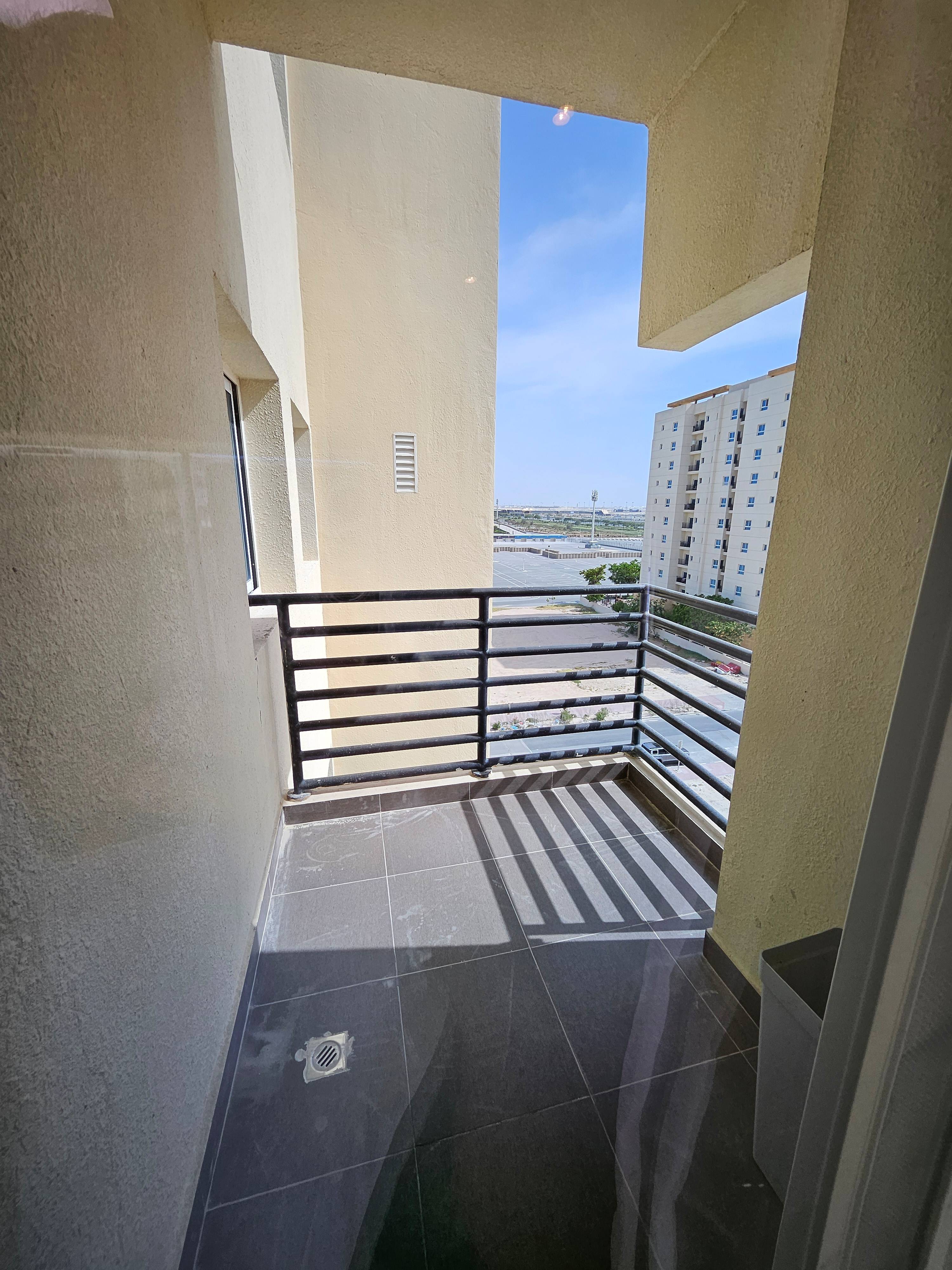 BEST DEAL 2 BEDROOM BIG LAYOUT WITH BALCONY thumbnail 8