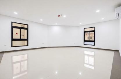Apartment - 3 Bedrooms - 3 Bathrooms for rent in Fereej Bin Mahmoud South - Fereej Bin Mahmoud - Doha