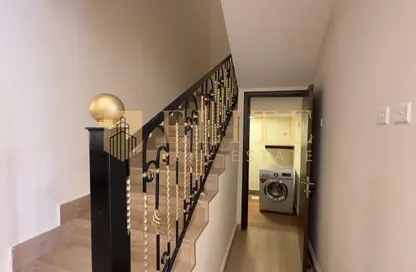 دوبلكس - 4 غرف نوم - 5 حمامات للايجار في مجمع العين 3 - مجمع العين - عين خالد - الدوحة