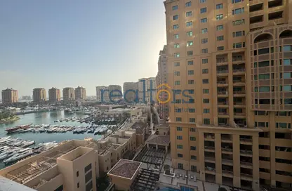 شقة - غرفة نوم - 2 حمامات للبيع في طريق بورتو الشرقي - بورتو أرابيا - جزيرة اللؤلؤة - الدوحة