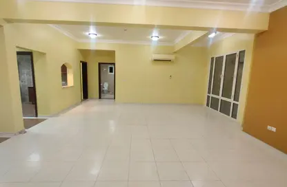 Apartment - 2 Bedrooms - 2 Bathrooms for rent in Al Mansoura - Al Mansoura - Doha