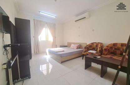 Apartment - Studio - 1 Bathroom for rent in Umm Ghwailina Comm - Umm Ghuwalina - Umm Ghuwailina - Doha