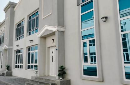 مجمع سكني - 5 غرف نوم - 5 حمامات للايجار في مريخ - المريخ - الدوحة