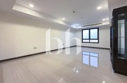 Apartment - 1 Bedroom - 2 Bathrooms for sale in West Porto Drive - Porto Arabia - The Pearl Island - Doha