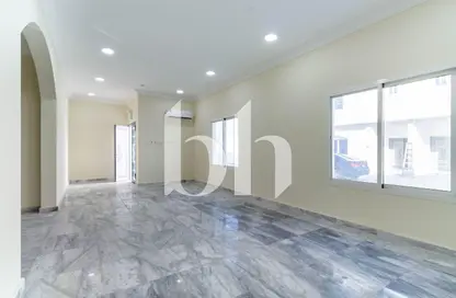 فيلا - 5 غرف نوم - 6 حمامات للايجار في شارع الوعب - الوعب - الدوحة