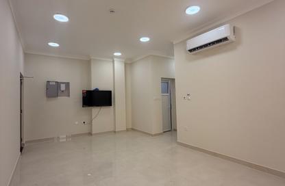 Apartment - 2 Bedrooms - 2 Bathrooms for rent in Al Nasr Street - Al Nasr - Doha Apartment - 2 Bedrooms - 2 Bathrooms for rent in Al Nasr Street - Al Nasr - Doha
