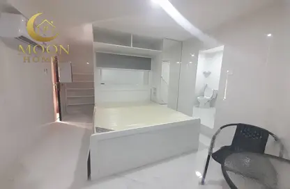 Apartment - Studio - 1 Bathroom for rent in Umm Ghuwalina - Umm Ghuwailina - Doha