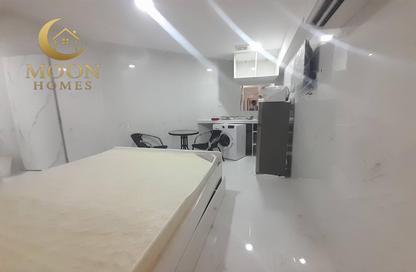 Apartment - Studio - 1 Bathroom for rent in Umm Ghuwalina - Umm Ghuwailina - Doha