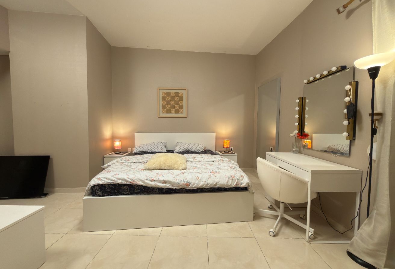 Studio Furnished big layout fox hill ust 4500 excl