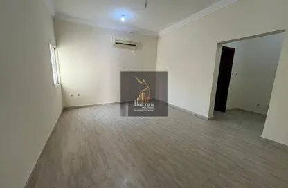 Staff Accommodation - Studio - 5 Bathrooms for rent in Ain Khaled Villas - Ain Khaled - Doha