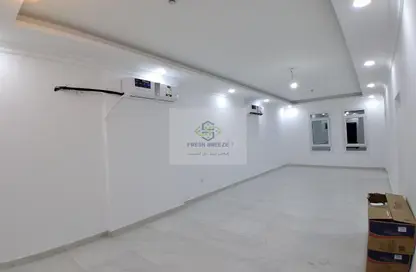 Apartment - 2 Bedrooms - 3 Bathrooms for rent in Umm Ghuwailina 4 - Umm Ghuwailina - Doha