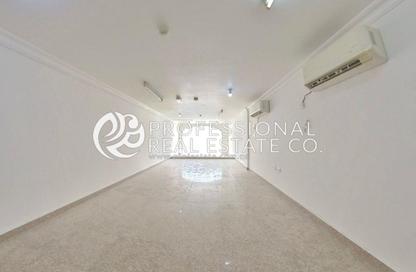 Shop - Studio - 1 Bathroom for rent in Souk Al gharaffa - Al Gharrafa - Doha