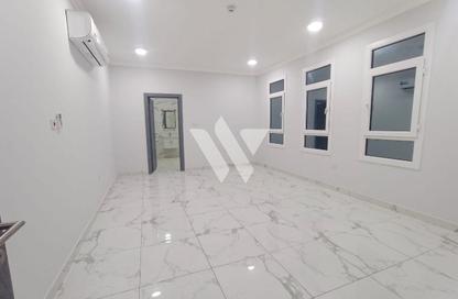 Apartment - 3 Bedrooms - 2 Bathrooms for rent in Umm Ghwailina Comm - Umm Ghuwalina - Umm Ghuwailina - Doha Apartment - 3 Bedrooms - 2 Bathrooms for rent in Umm Ghwailina Comm - Umm Ghuwalina - Umm Ghuwailina - Doha