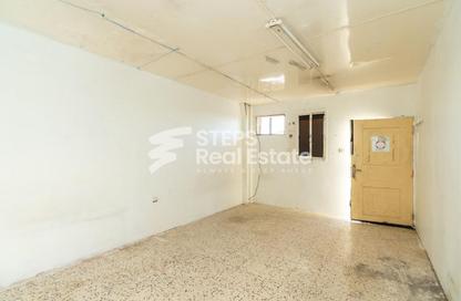Labor Camp - Studio - 7+ Bathrooms for rent in Industrial Area 4 - Industrial Area - Industrial Area - Doha