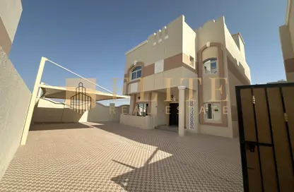 Villa - 5 Bedrooms - 4 Bathrooms for rent in Ain Khaled Villas - Ain Khaled - Doha