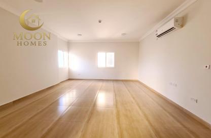 Apartment - 2 Bedrooms - 2 Bathrooms for rent in Umm Ghwailina Comm - Umm Ghuwalina - Umm Ghuwailina - Doha Apartment - 2 Bedrooms - 2 Bathrooms for rent in Umm Ghwailina Comm - Umm Ghuwalina - Umm Ghuwailina - Doha