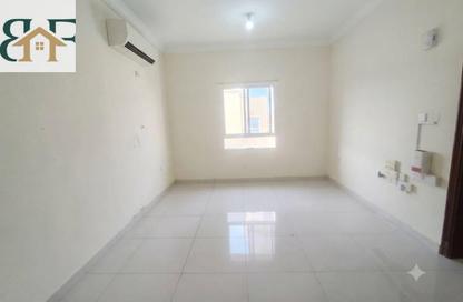 Apartment - 1 Bedroom - 1 Bathroom for rent in Umm Ghwailina Comm - Umm Ghuwalina - Umm Ghuwailina - Doha Apartment - 1 Bedroom - 1 Bathroom for rent in Umm Ghwailina Comm - Umm Ghuwalina - Umm Ghuwailina - Doha