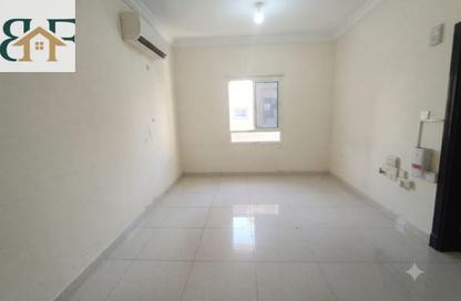 Apartment - 1 Bedroom - 1 Bathroom for rent in Umm Ghwailina Comm - Umm Ghuwalina - Umm Ghuwailina - Doha