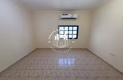 فيلا - غرفة نوم - 1 حمام للايجار في شارع المطار القديم - طريق المطار القديم - الدوحة