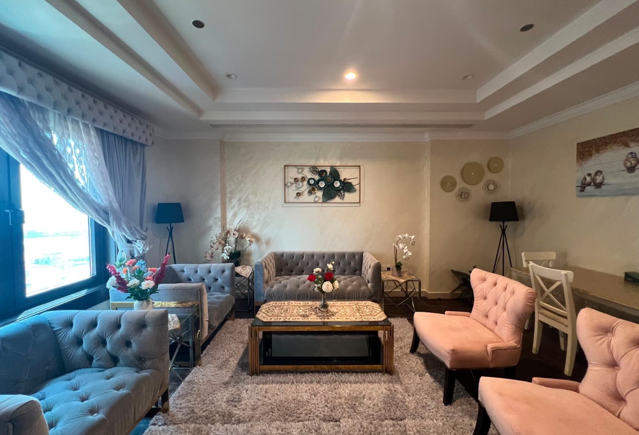 LUXURY 2BHK FULLY FURNISHED INCLUDING ALL BILLS WI thumbnail 2