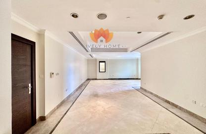 Apartment - 2 Bedrooms - 3 Bathrooms for rent in East Porto Drive - Porto Arabia - The Pearl Island - Doha