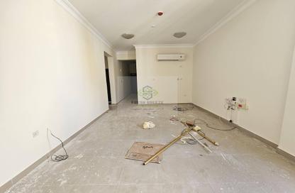 Apartment - 2 Bedrooms - 2 Bathrooms for rent in Umm Ghwailina Comm - Umm Ghuwalina - Umm Ghuwailina - Doha