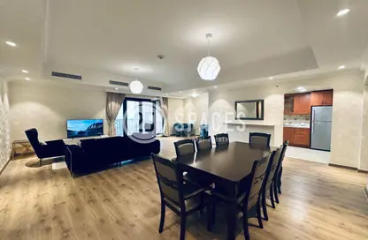 شقة - 2 غرف نوم - 3 حمامات للايجار في طريق بورتو الشرقي - بورتو أرابيا - جزيرة اللؤلؤة - الدوحة