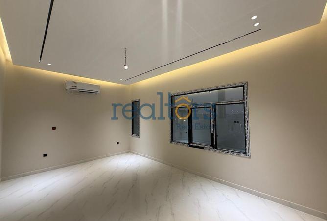 1004853 - Property Image 3