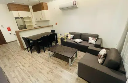 شقة - 2 غرف نوم - 3 حمامات للايجار في شارع المطار القديم - طريق المطار القديم - الدوحة