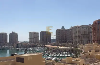 شقة - 2 غرف نوم - 3 حمامات للايجار في طريق بورتو الغربي - بورتو أرابيا - جزيرة اللؤلؤة - الدوحة