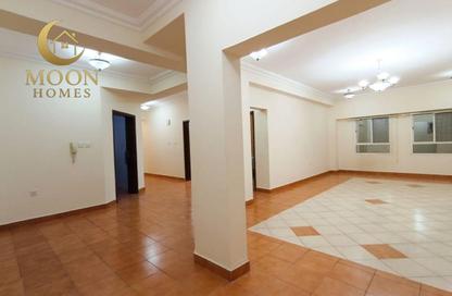 Apartment - 3 Bedrooms - 3 Bathrooms for rent in Umm Ghuwailina 4 - Umm Ghuwailina - Doha