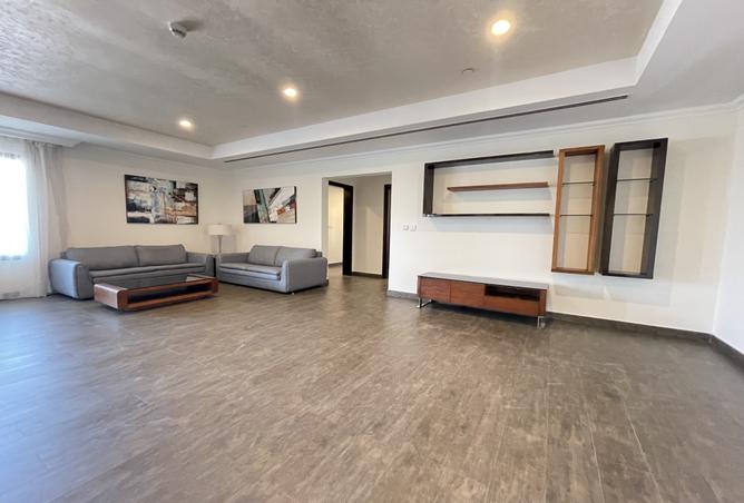 1002915 - Property Image 3