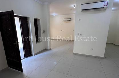 Villa - 5 Bedrooms - 6 Bathrooms for rent in Izghawa - Izghawa - Doha