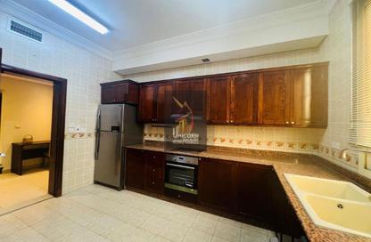 Apartment - 2 Bedrooms - 2 Bathrooms for rent in Al Sadd Road - Al Sadd - Doha