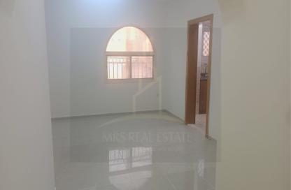 Apartment - 1 Bedroom - 2 Bathrooms for rent in Salaja Street - Doha Al Jadeed - Doha
