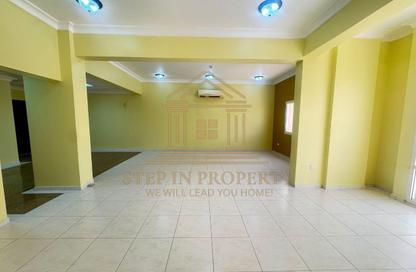 Apartment - 2 Bedrooms - 2 Bathrooms for rent in Al Mansoura - Al Mansoura - Doha