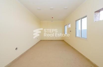 Labor Camp - Studio - 7+ Bathrooms for rent in Umm Salal Mahammad - Umm Salal City - Doha