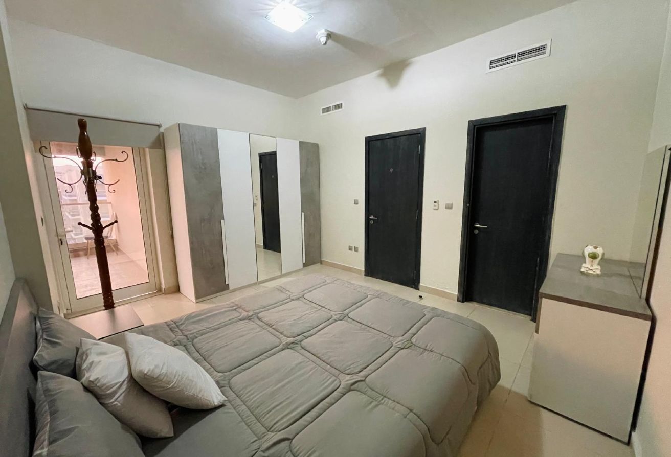 ELEGANT FF 2BHK HUGE BALCONY SPACIOUS APARTMENT thumbnail 2