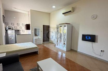 Apartment - Studio - 1 for rent in Onaiza Street - Diplomatic Area - Doha