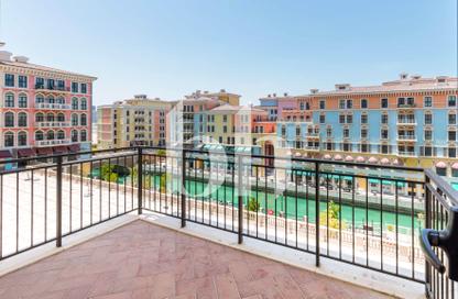 Apartment - 2 Bedrooms - 3 Bathrooms for rent in Gondola - Qanat Quartier - The Pearl Island - Doha