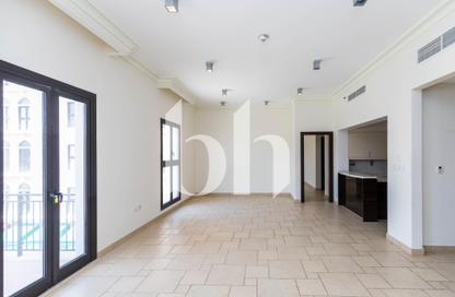 Apartment - 2 Bedrooms - 3 Bathrooms for rent in Gondola - Qanat Quartier - The Pearl Island - Doha