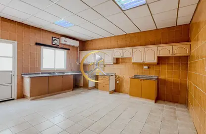 مجمع سكني - 4 غرف نوم - 3 حمامات للايجار في شارع المطار القديم - طريق المطار القديم - الدوحة