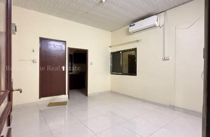 Apartment - Studio - 1 for rent in Al Dafna - Al Dafna - Doha