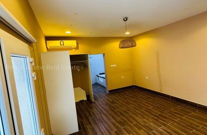 Apartment - Studio - 1 Bathroom for rent in Al Dafna - Al Dafna - Doha