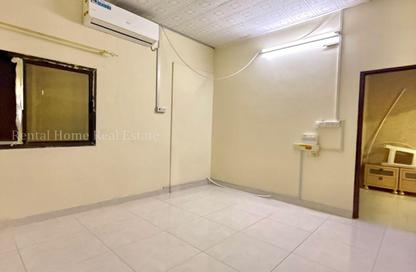 Apartment - Studio - 1 for rent in Al Dafna - Al Dafna - Doha
