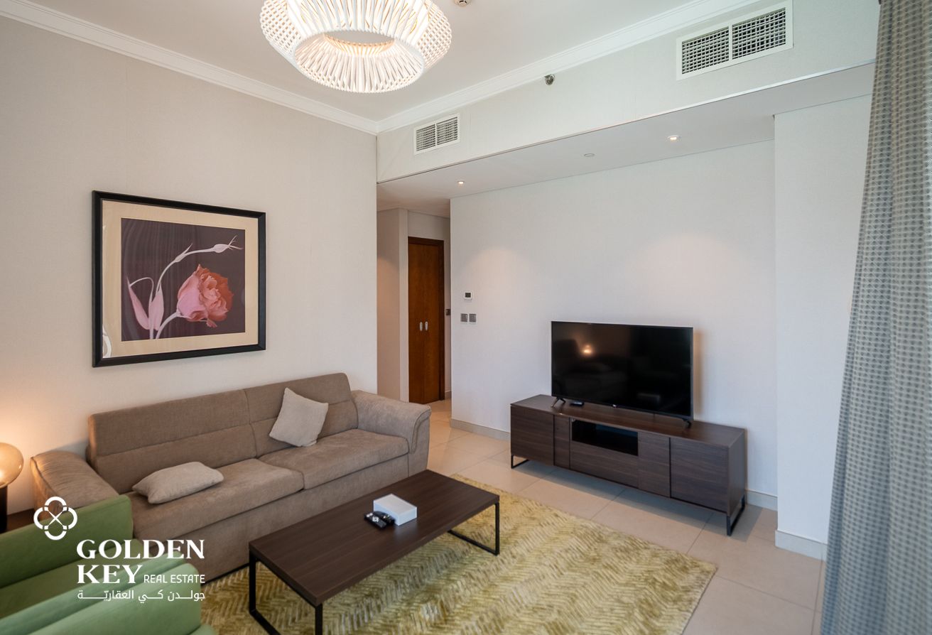Beach Access| Bills Included | Weekly Housekeeping