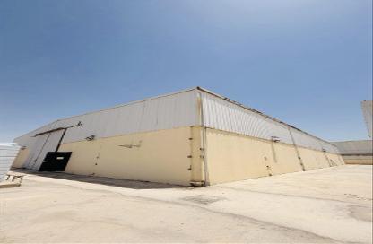 Warehouse - Studio - 2 Bathrooms for rent in East Industrial Street - Birkat Al Awamer - Al Wakra