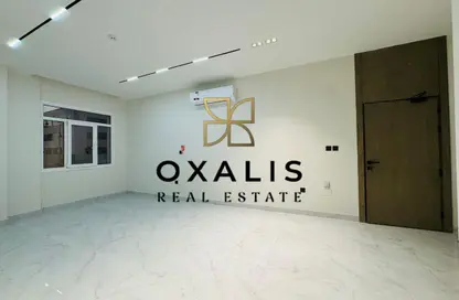 Apartment - 1 Bedroom - 2 Bathrooms for rent in Urwa Bin Masoud Street - Al Messila - Doha