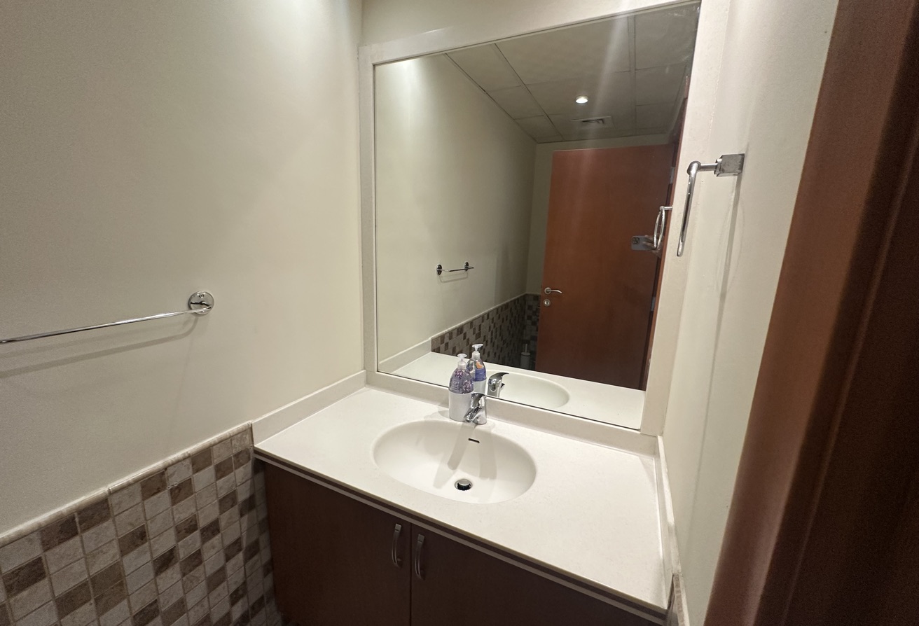 1 Bedroom Fully Furnished Marina View thumbnail 6